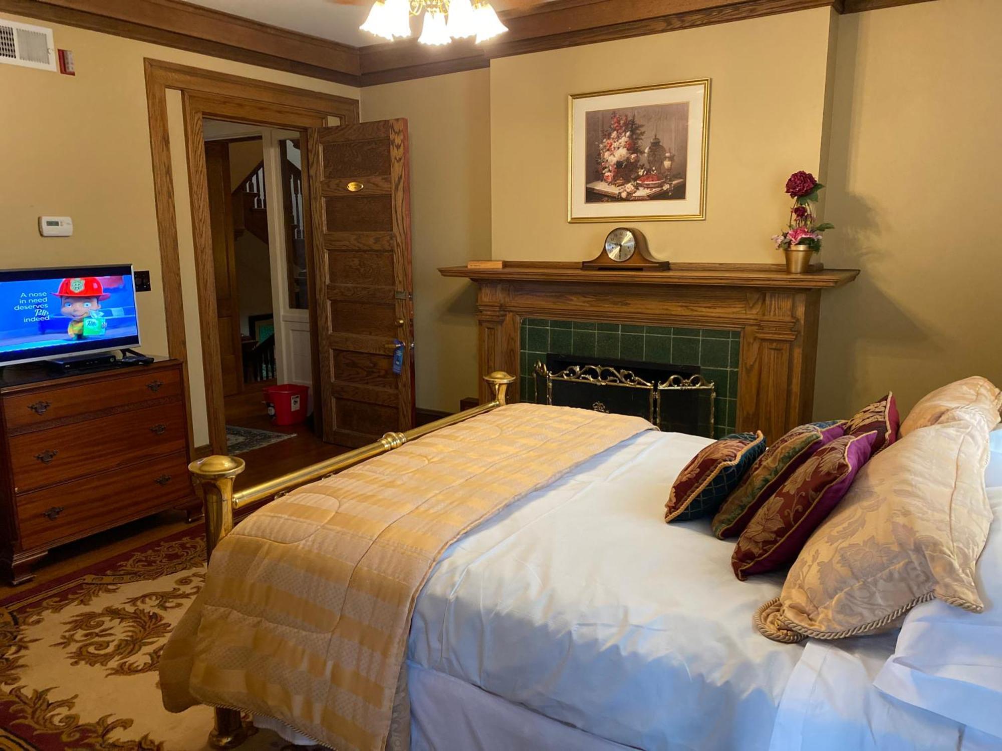 Inn At 835 Boutique Hotel Springfield Room photo
