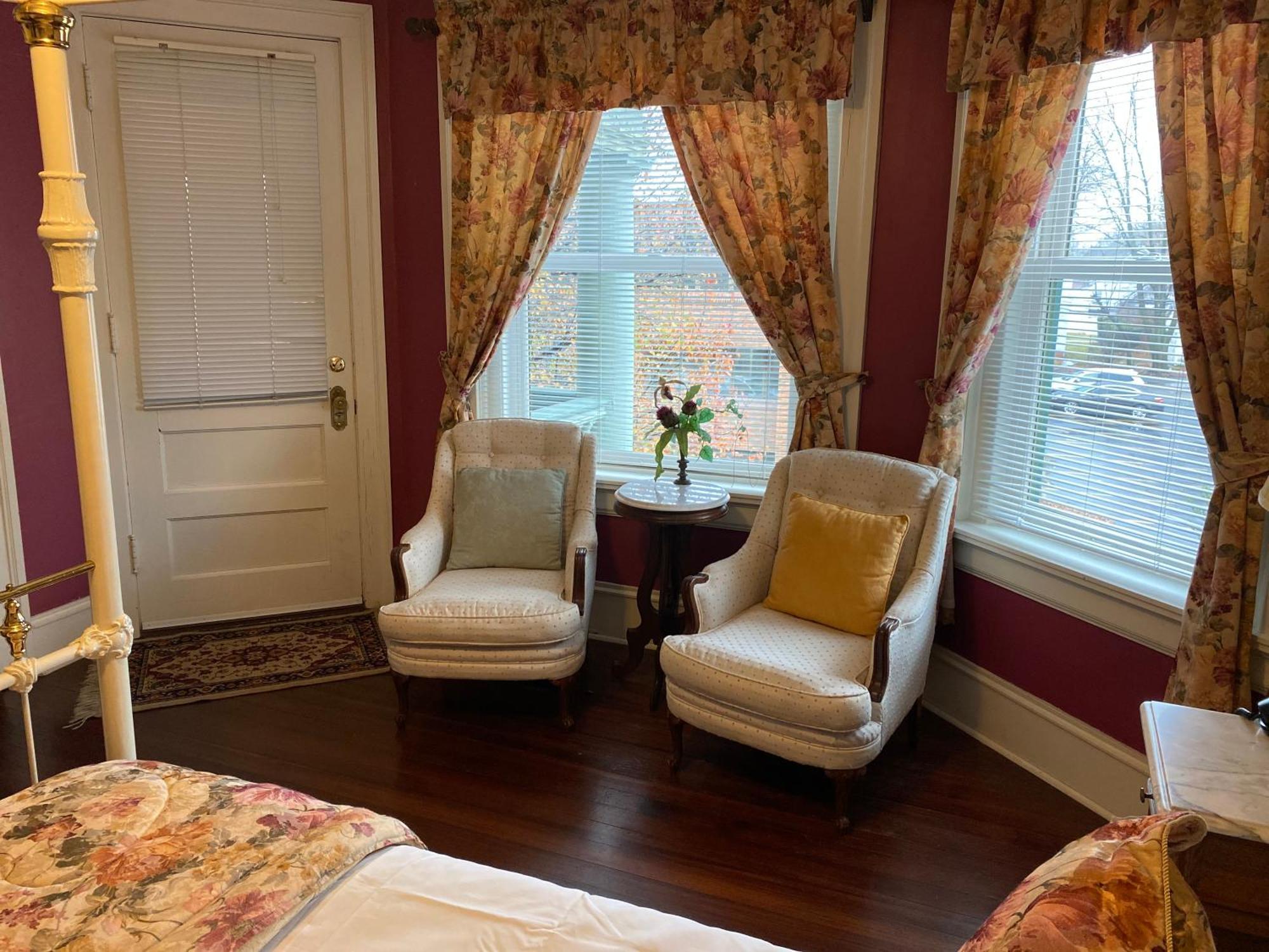 Inn At 835 Boutique Hotel Springfield Room photo