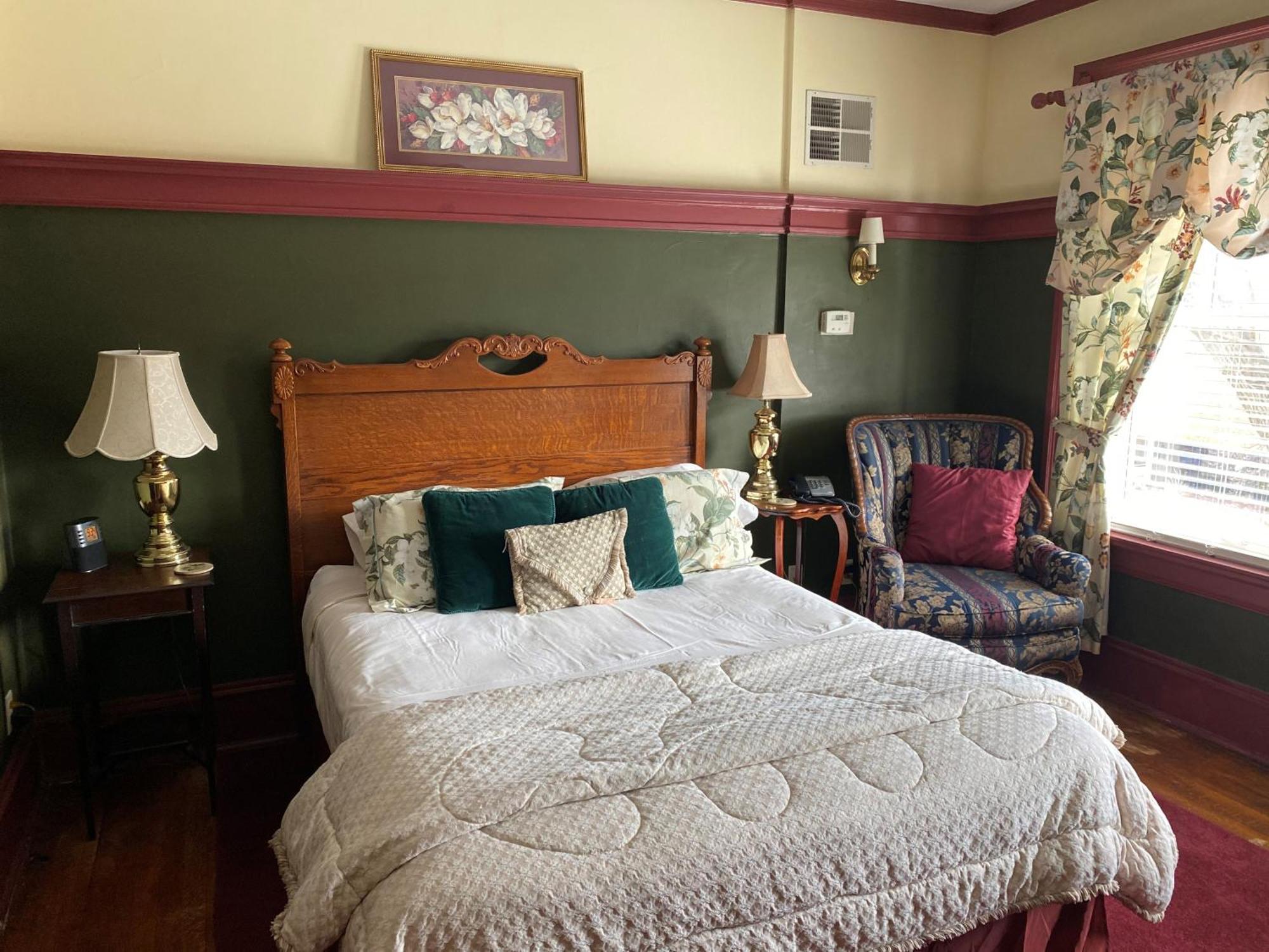 Inn At 835 Boutique Hotel Springfield Room photo