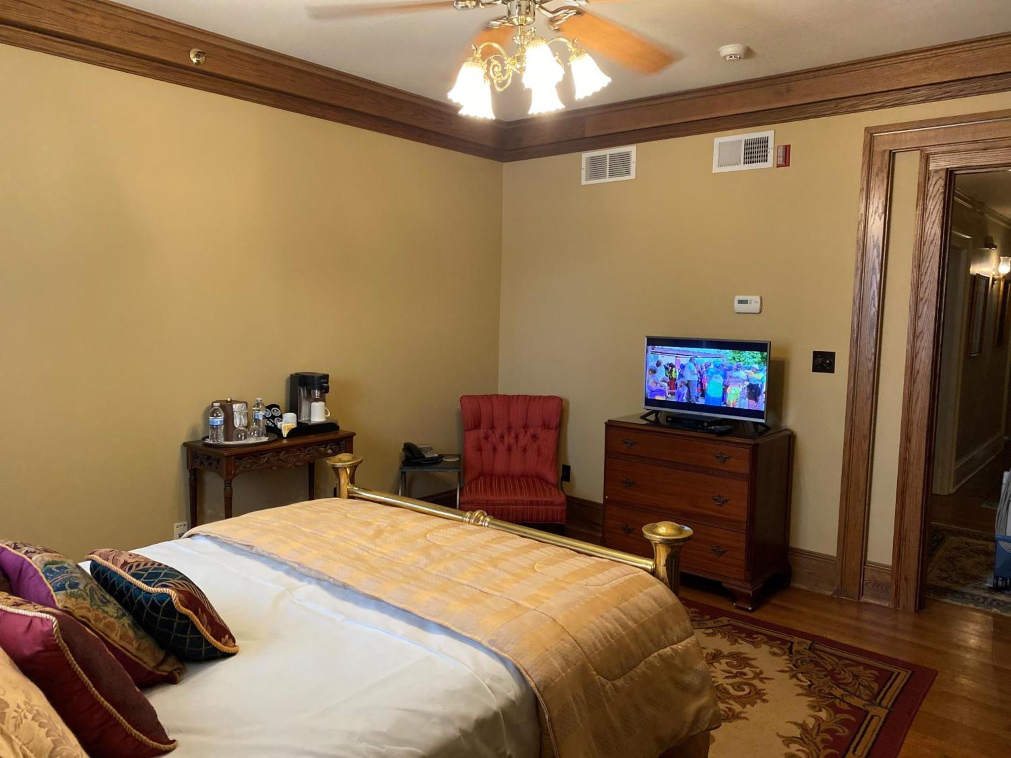 Inn At 835 Boutique Hotel Springfield Room photo