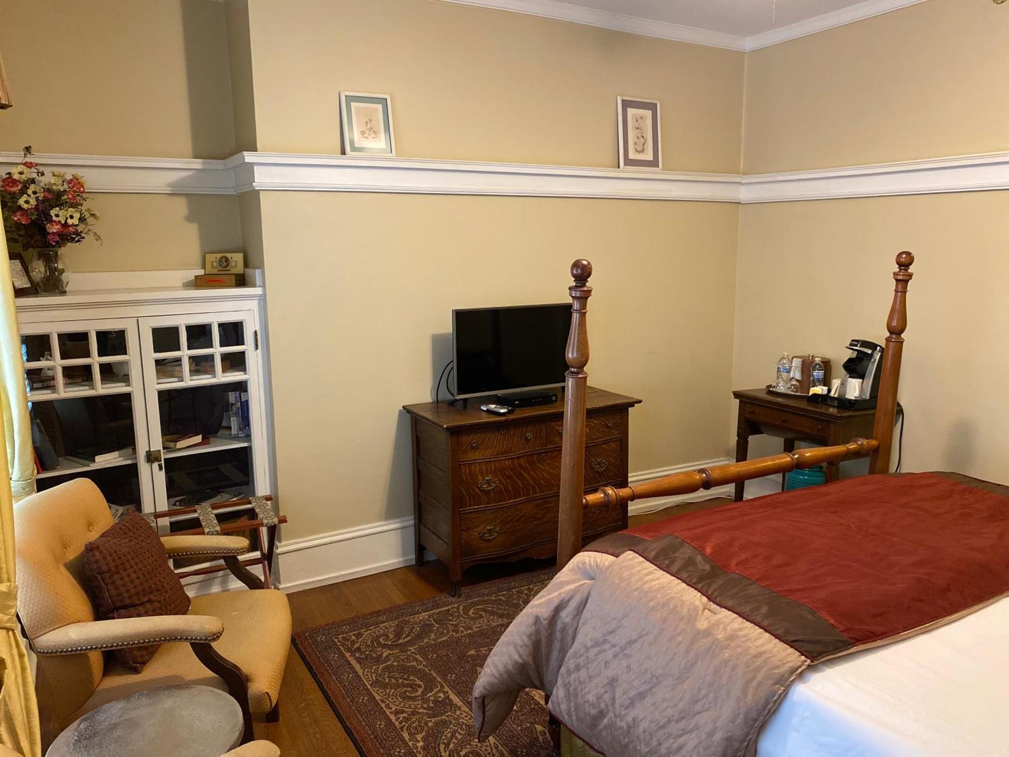 Inn At 835 Boutique Hotel Springfield Room photo
